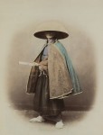 Felice Beato_attributed. Portrait of a Samurai in Traditional Dress with Wide Bamboo Hat, 1863-68, Malandrini Collection - erschienen in "Japanese Dream"