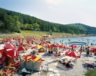 Bertrand Cottet: "Schwimmbad, Pristina", aus dem Buch "Kosovo"