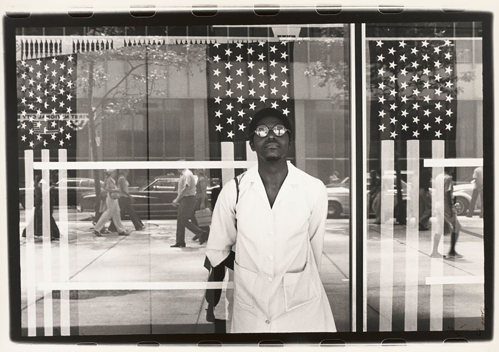 Ming Smith:  „America Seen Through Stars and Stripes“, New York City, 1976